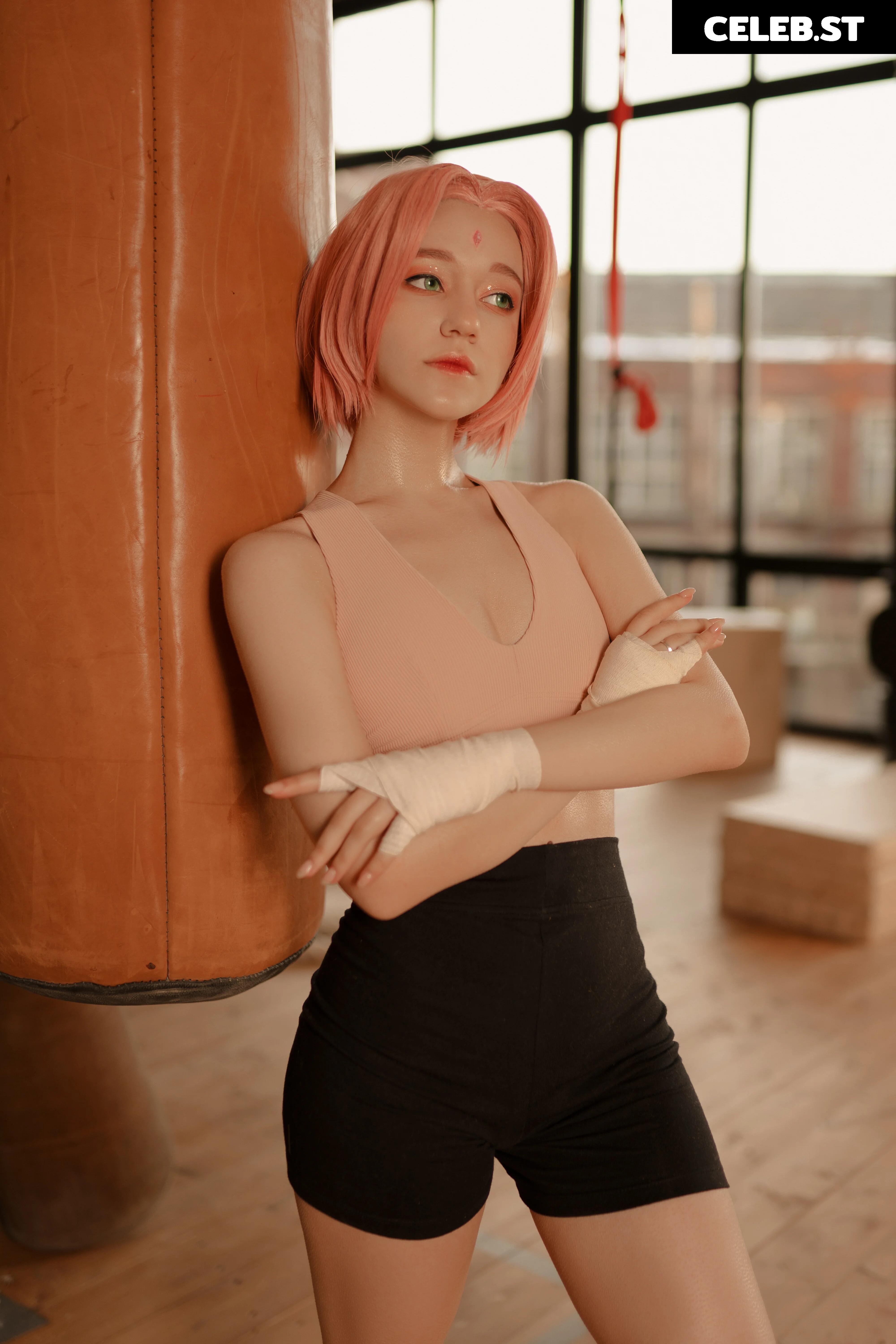 Donna loli Image 23842967