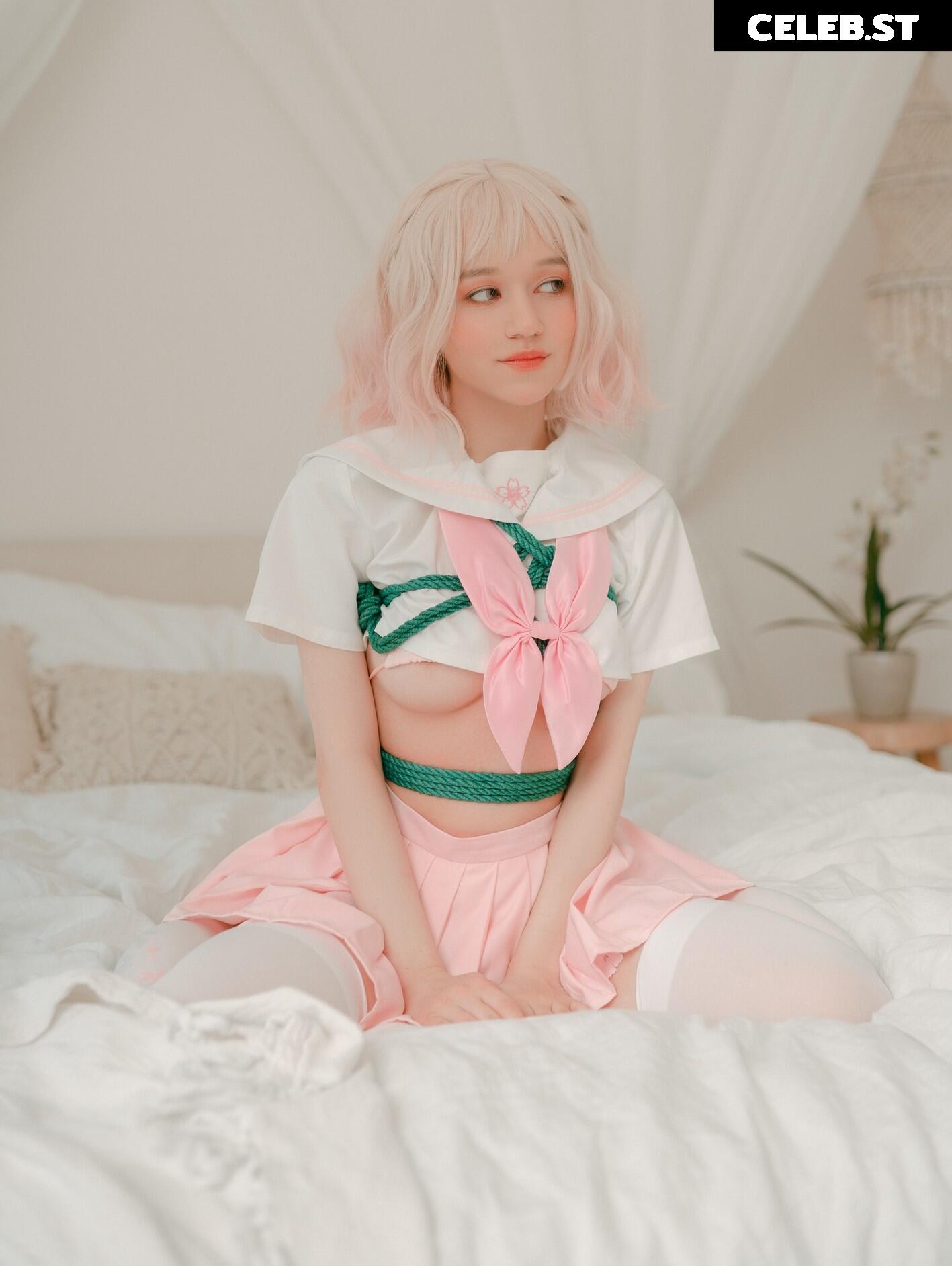 Donna loli Image 23842756