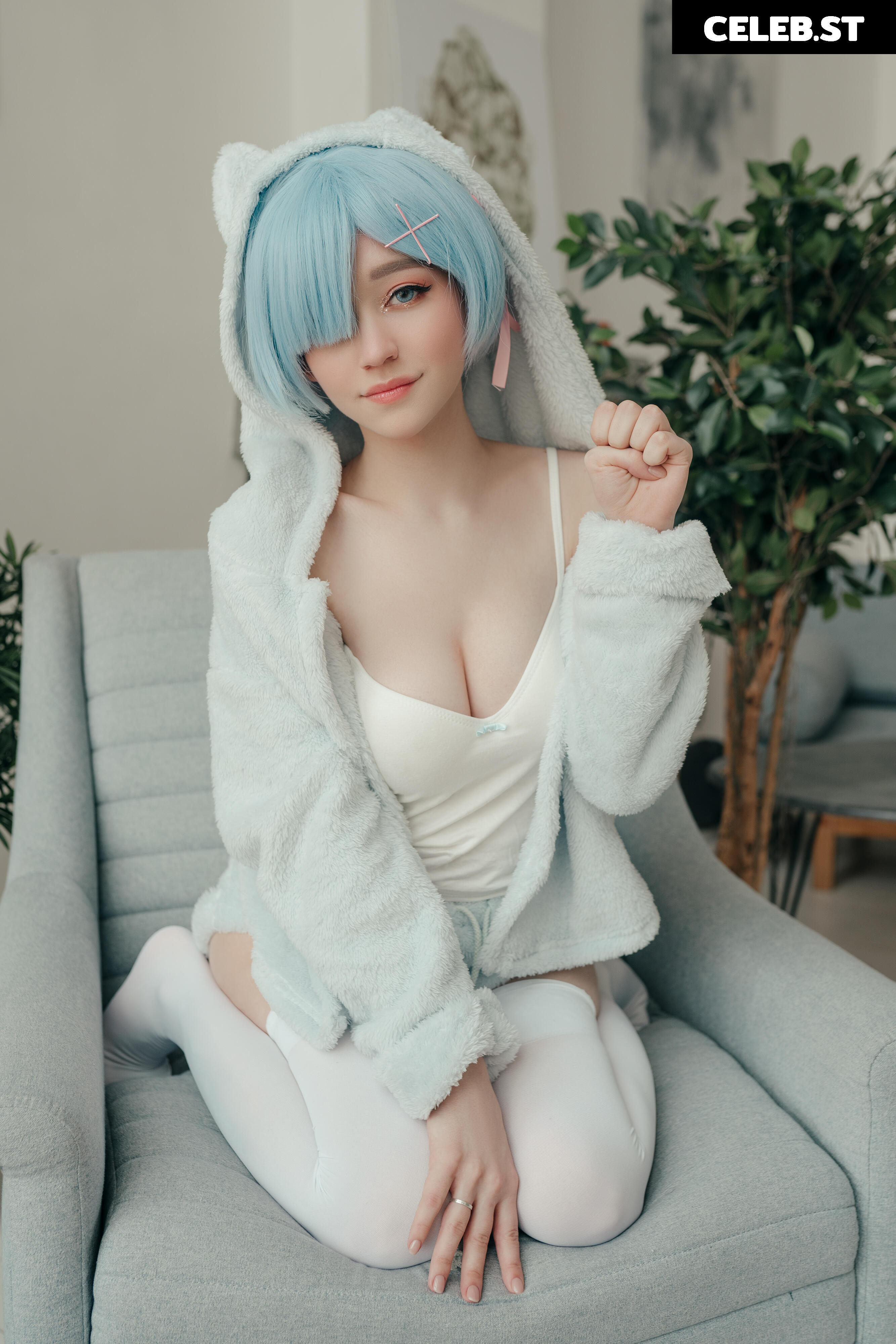 Donna loli Image 23842628