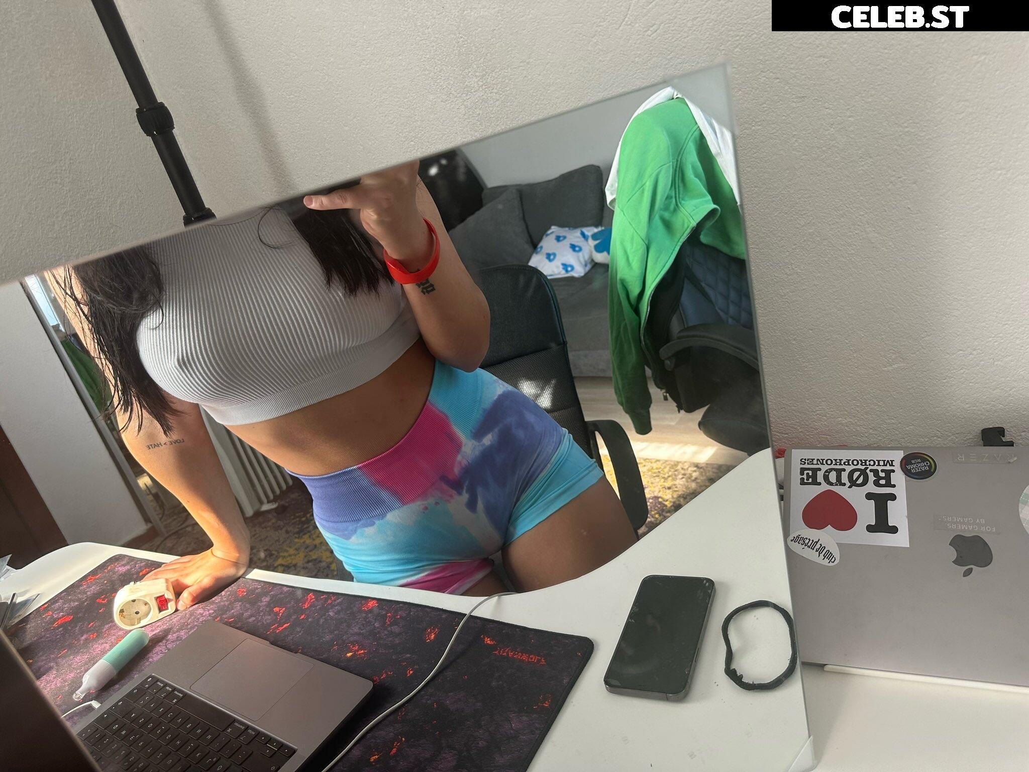 Sugarveezy Image 2381422