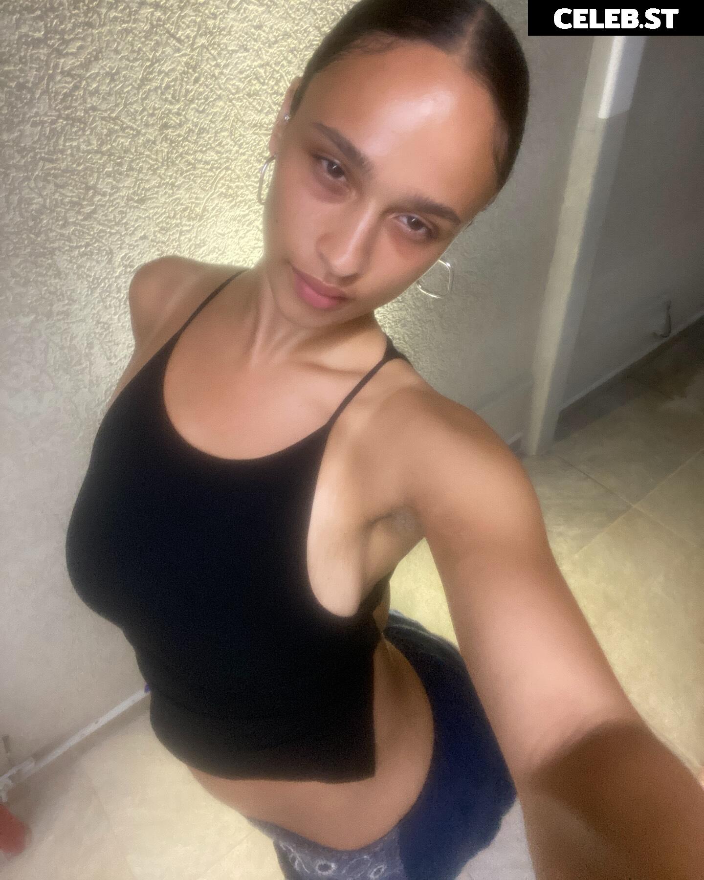 Sarina | svrinx Image 23817163