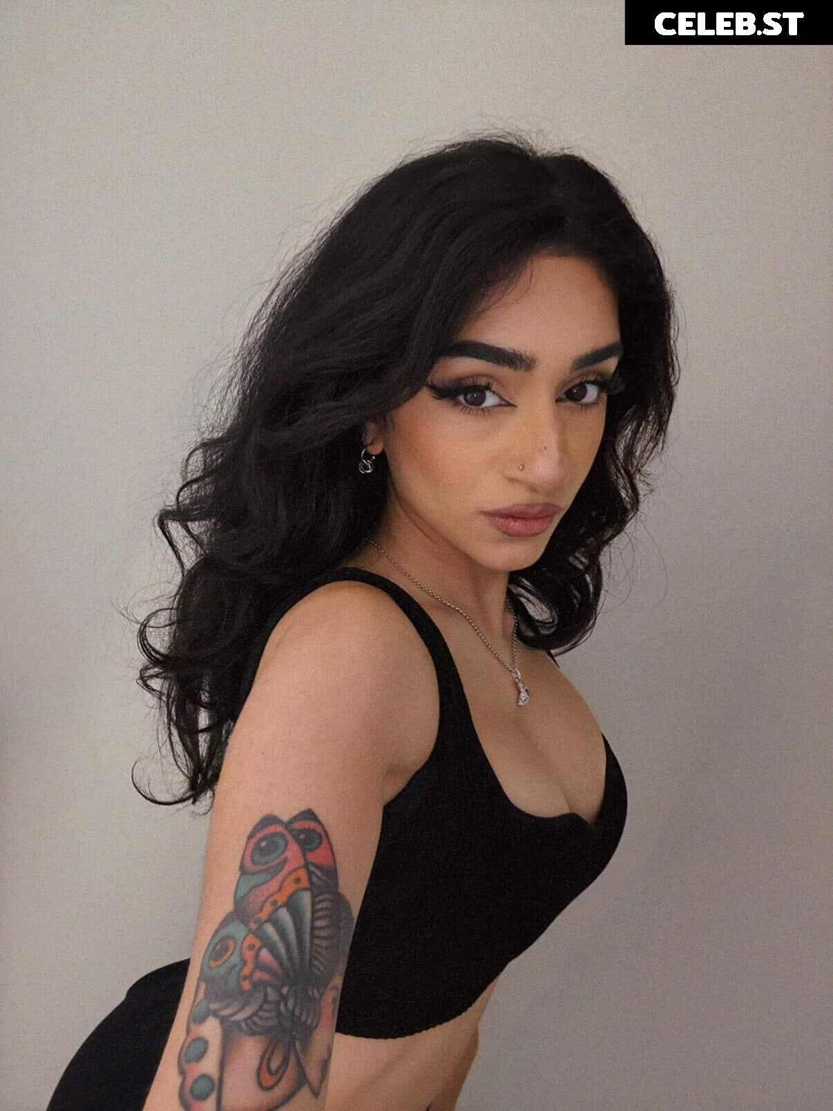 Saira Rose / sairaspooks Image 23811382