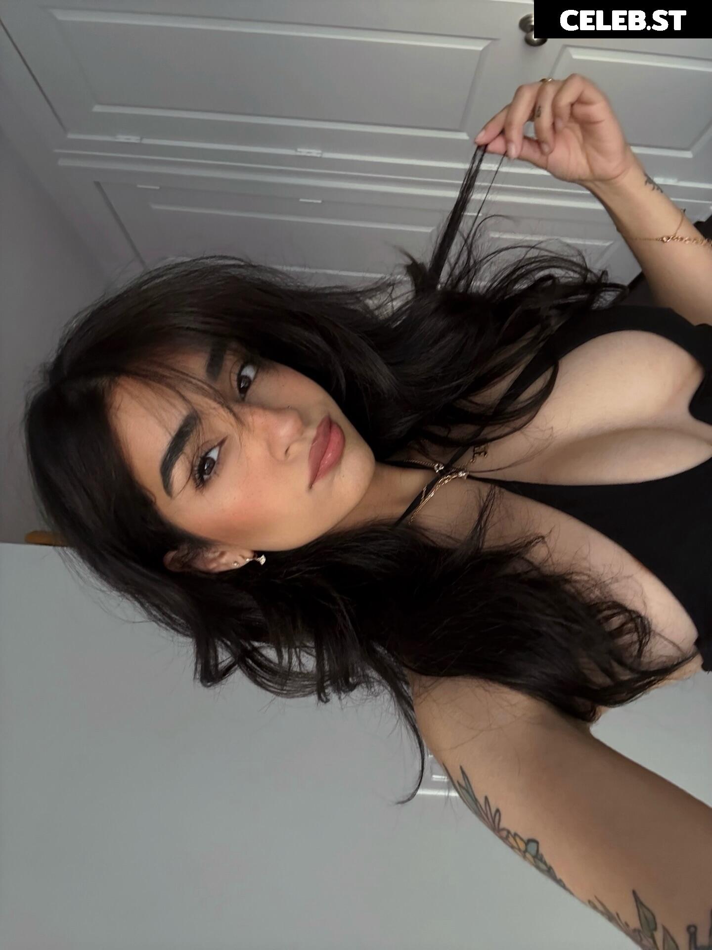 Saira Rose / sairaspooks Image 23811386