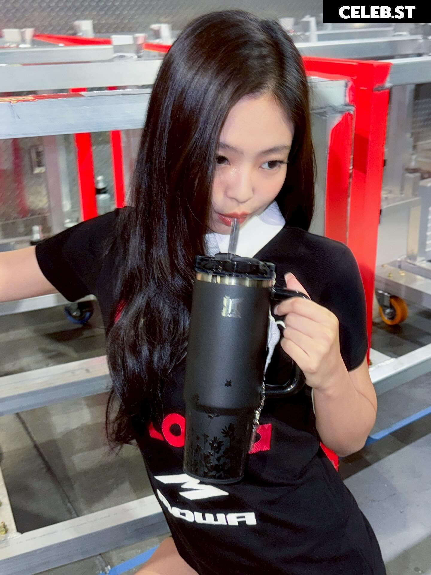 Jennie | BLΛƆKPIИK (Blackpink) Image 23836537