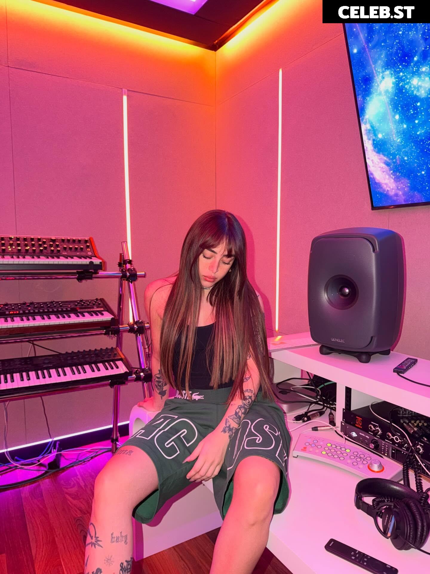 nicki nicole Image 23839234