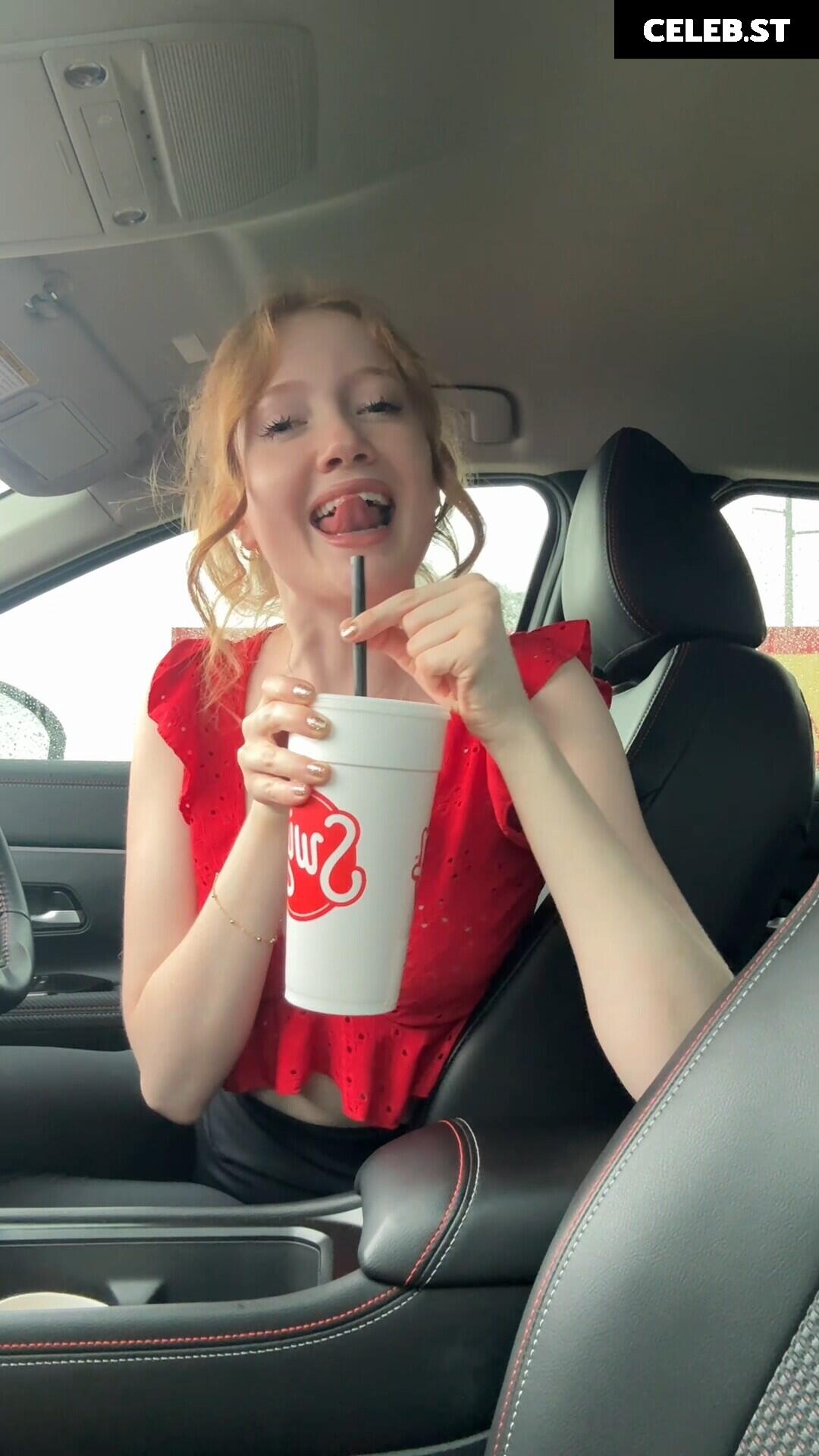 Makenna Kelly / Lifewithmak Image 23805586