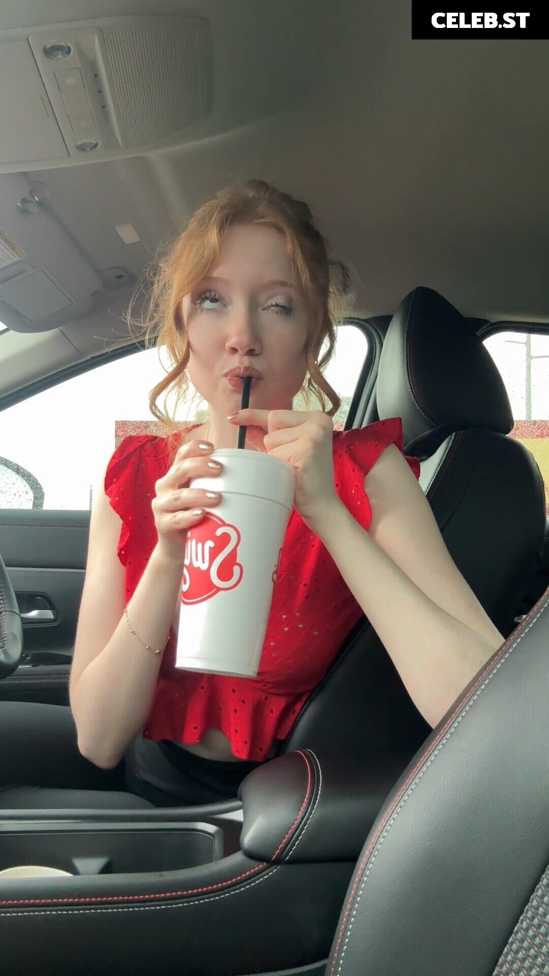 Makenna Kelly / Lifewithmak Image 23805585