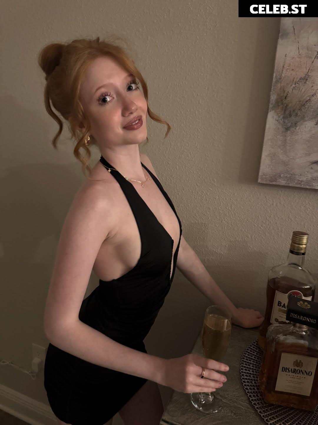 Makenna Kelly / Lifewithmak Image 23805520