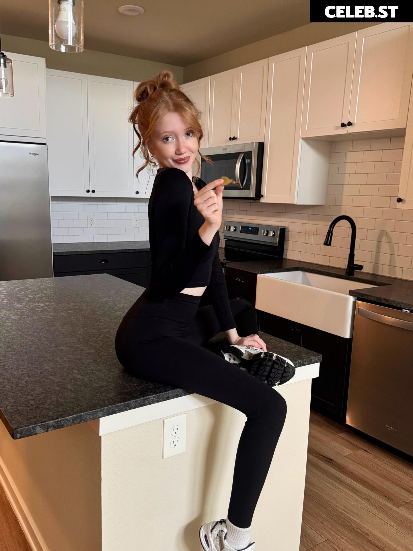 Makenna Kelly / Lifewithmak Image 23805524