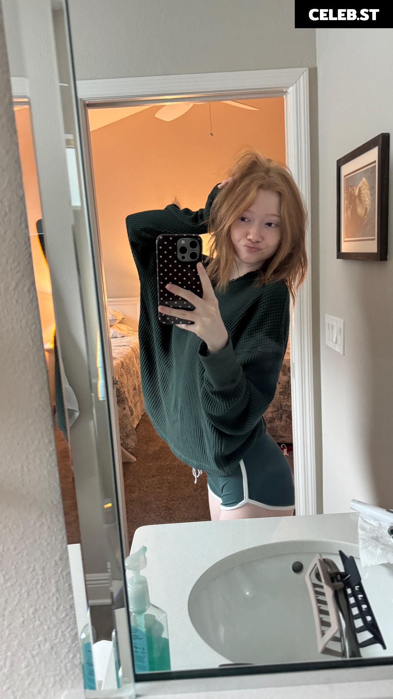 Makenna Kelly / Lifewithmak Image 23805510