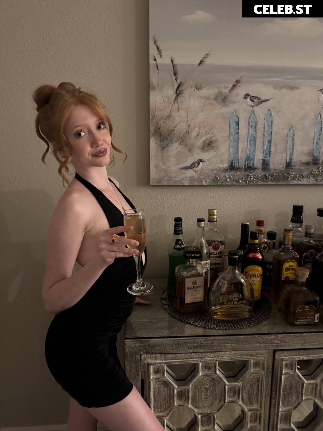 Makenna Kelly / Lifewithmak Image 23805517