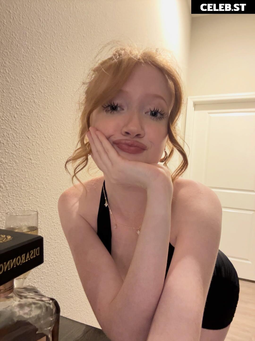 Makenna Kelly / Lifewithmak Image 23805516