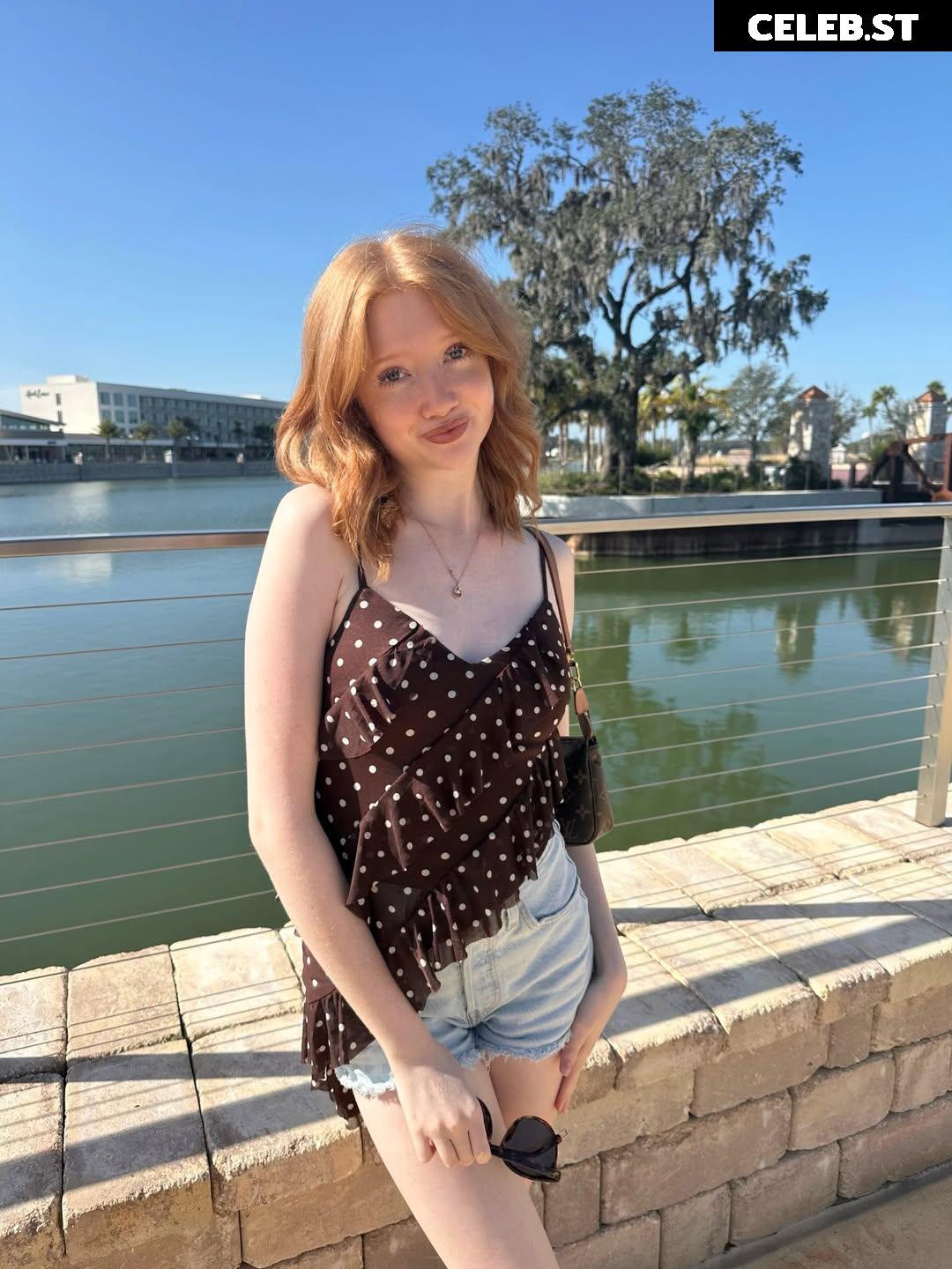 Makenna Kelly / Lifewithmak Image 23805500