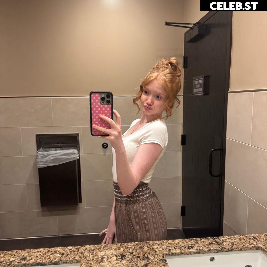 Makenna Kelly / Lifewithmak Image 23805509