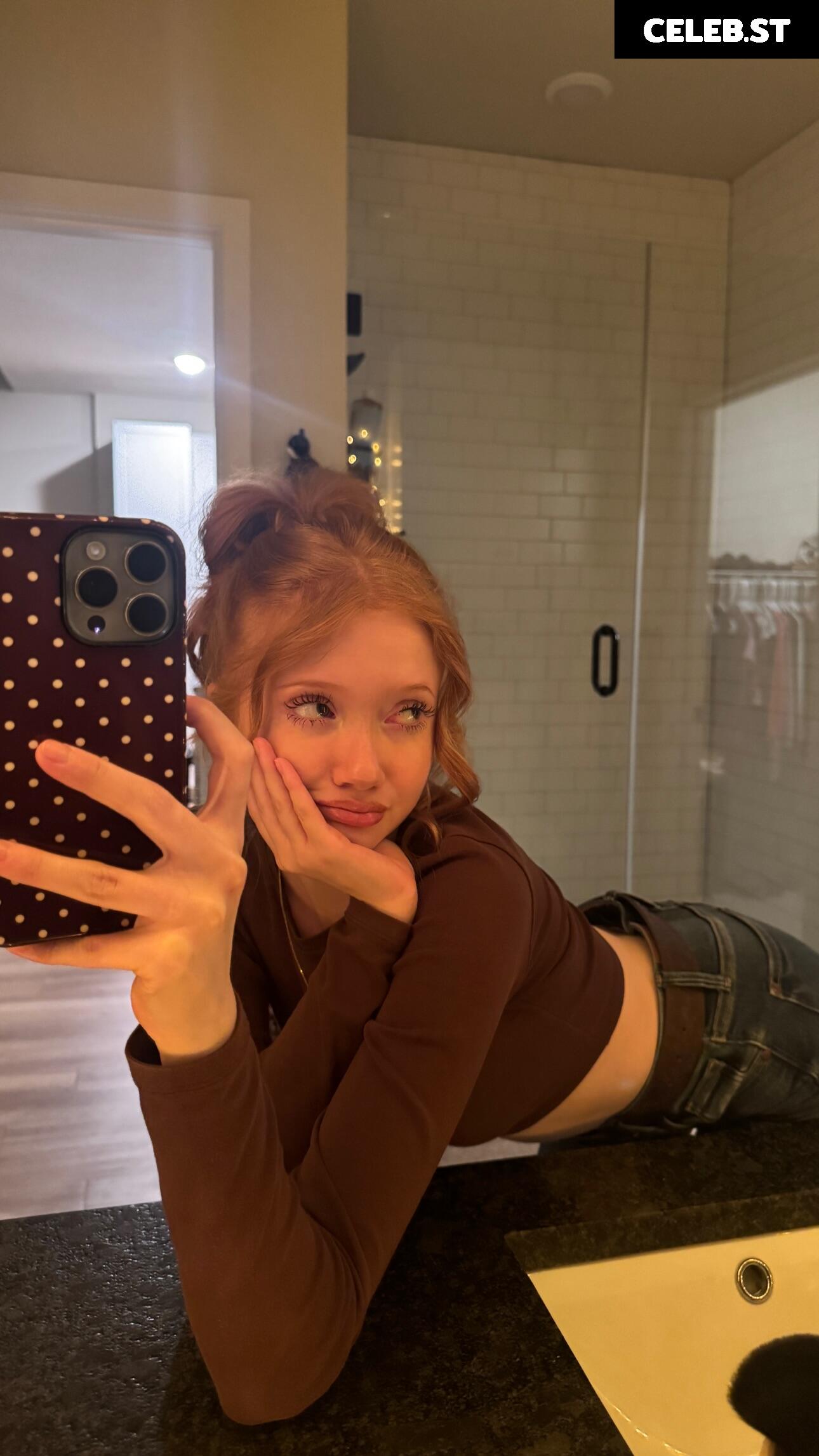 Makenna Kelly / Lifewithmak Image 23805536