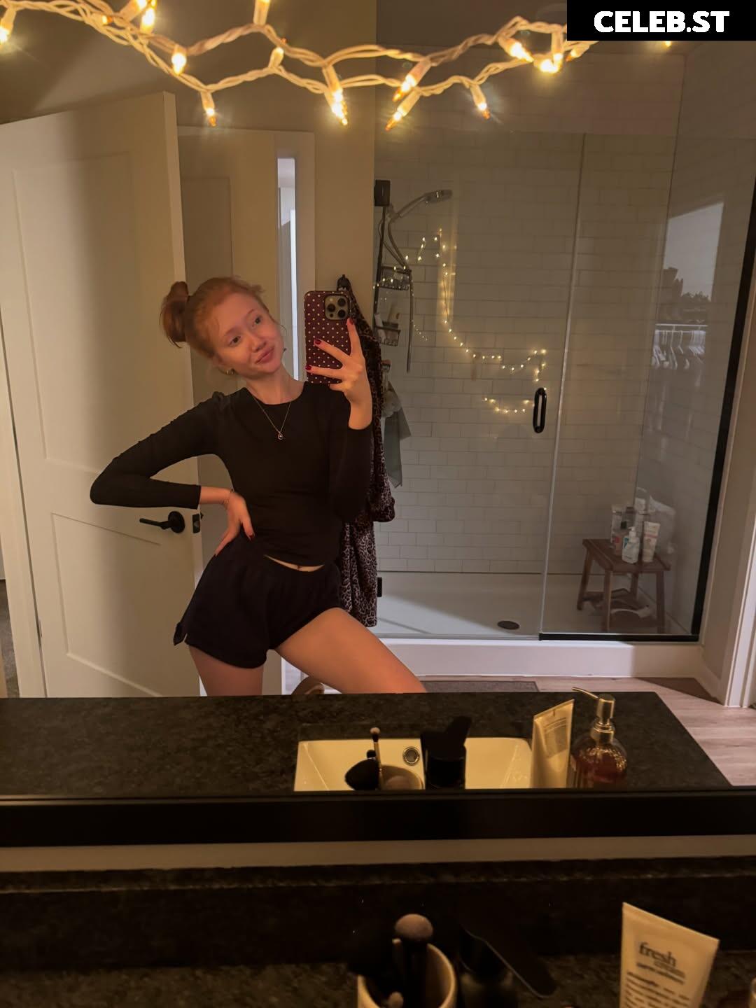 Makenna Kelly / Lifewithmak Image 23805565