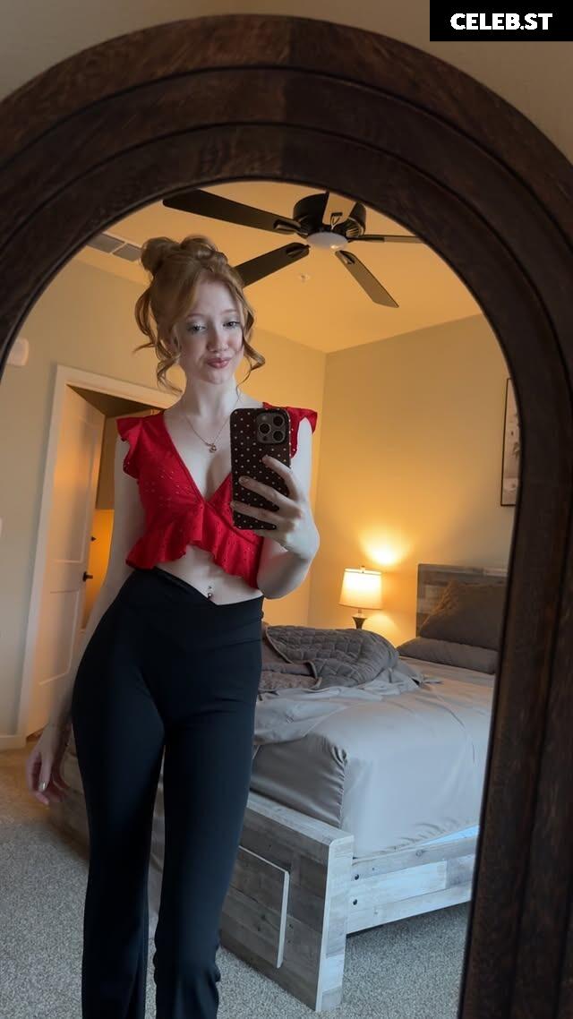 Makenna Kelly / Lifewithmak Image 23805570