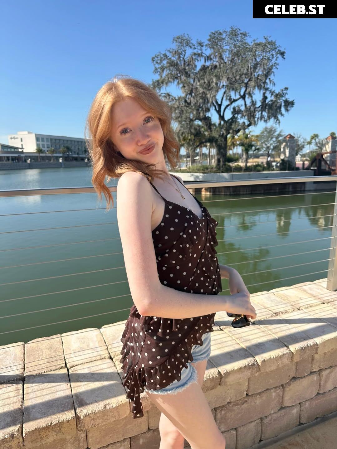 Makenna Kelly / Lifewithmak Image 23805497