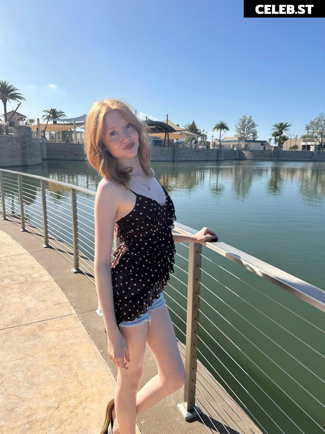 Makenna Kelly / Lifewithmak Image 23805499