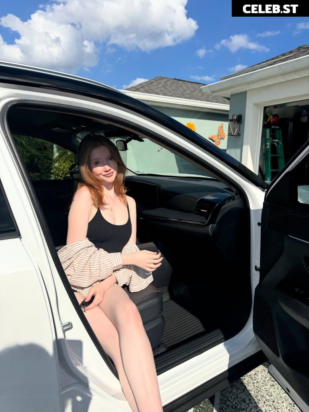 Makenna Kelly / Lifewithmak Image 23805489