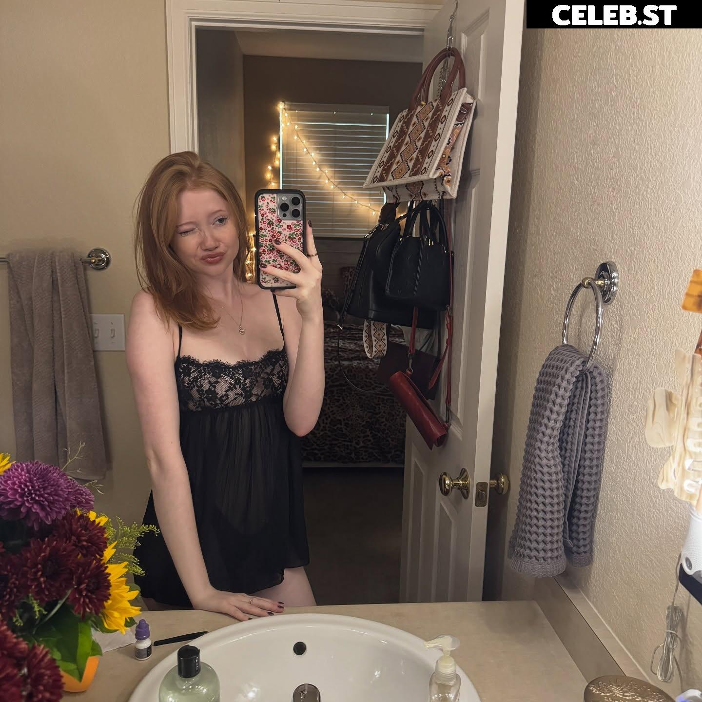 Makenna Kelly / Lifewithmak Image 23805405