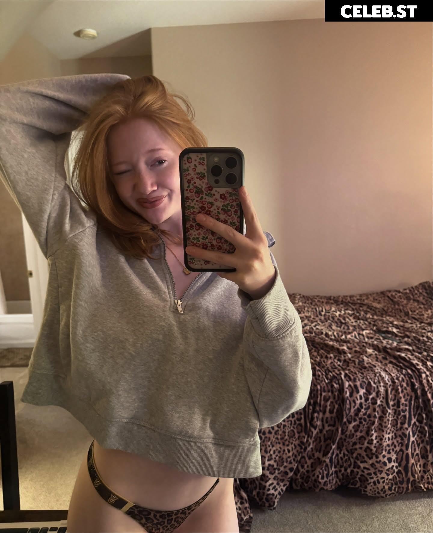 Makenna Kelly / Lifewithmak Image 23805435
