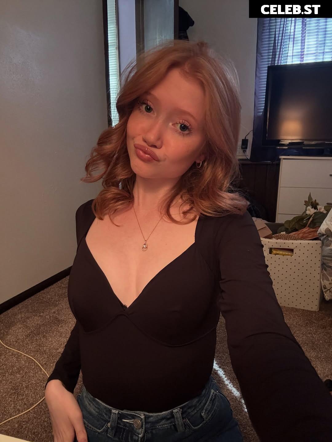 Makenna Kelly / Lifewithmak Image 23805462