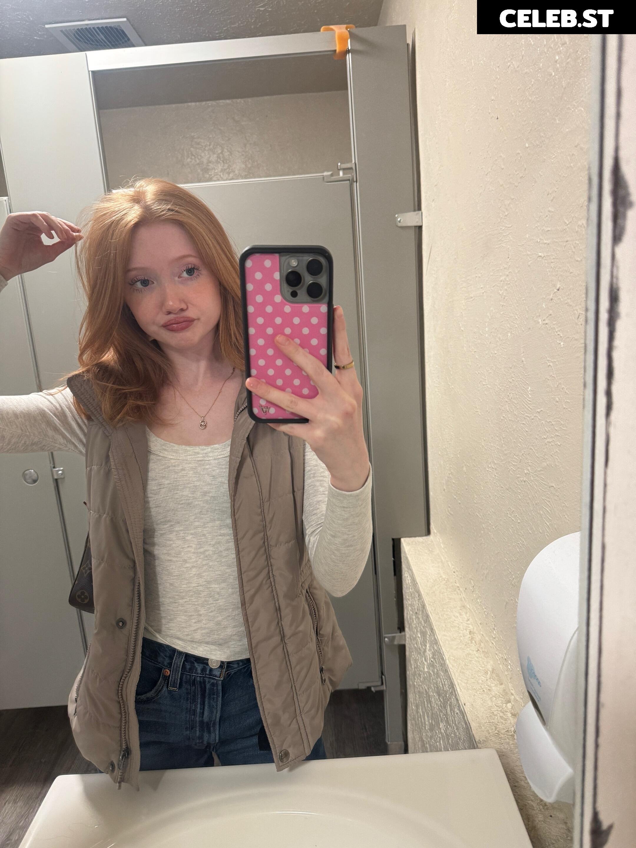 Makenna Kelly / Lifewithmak Image 23805453