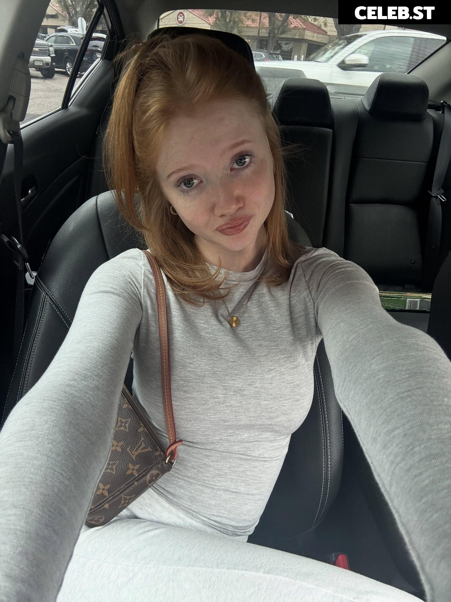Makenna Kelly / Lifewithmak Image 23805440