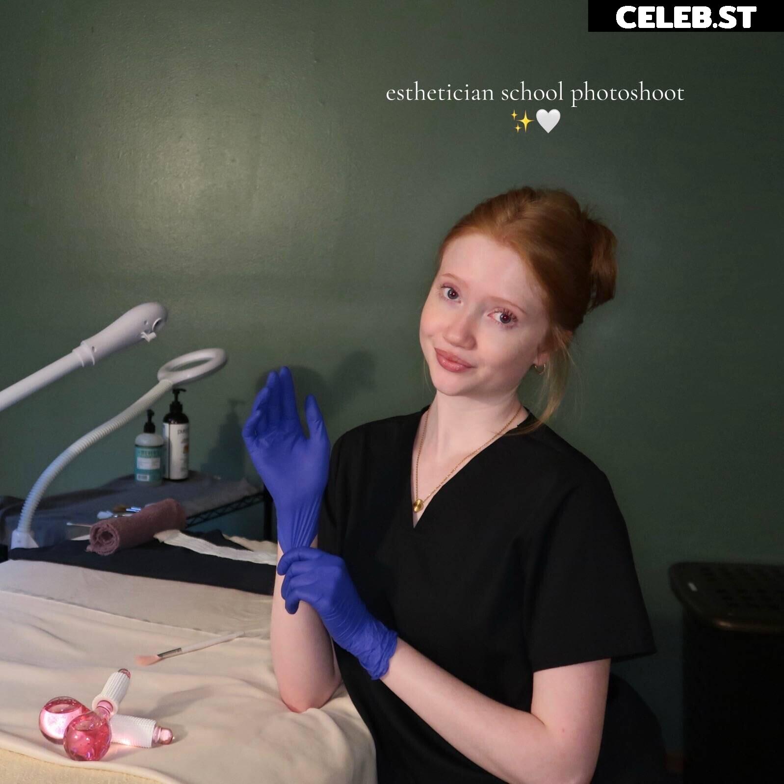 Makenna Kelly / Lifewithmak Image 23805445