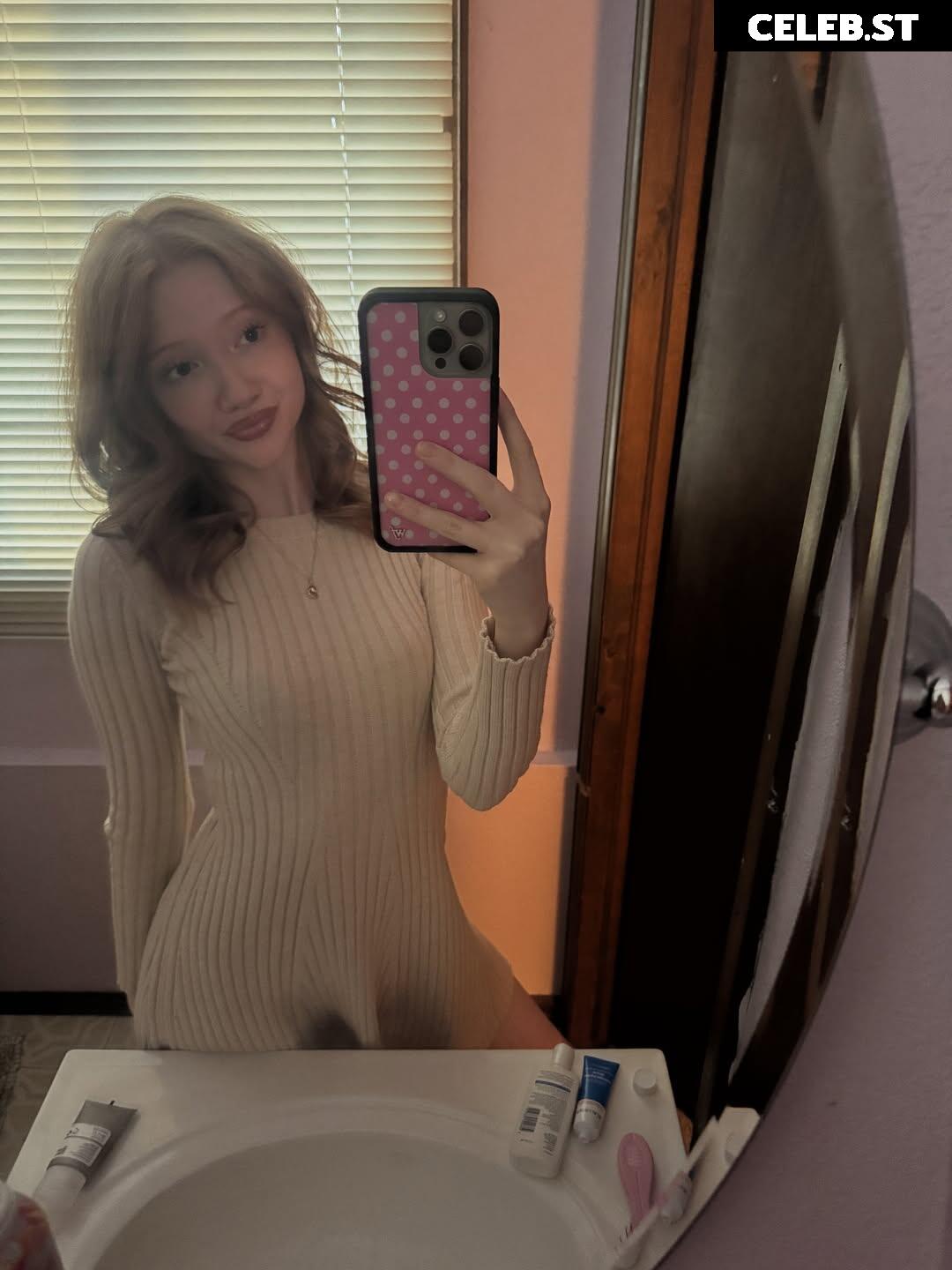 Makenna Kelly / Lifewithmak Image 23805473