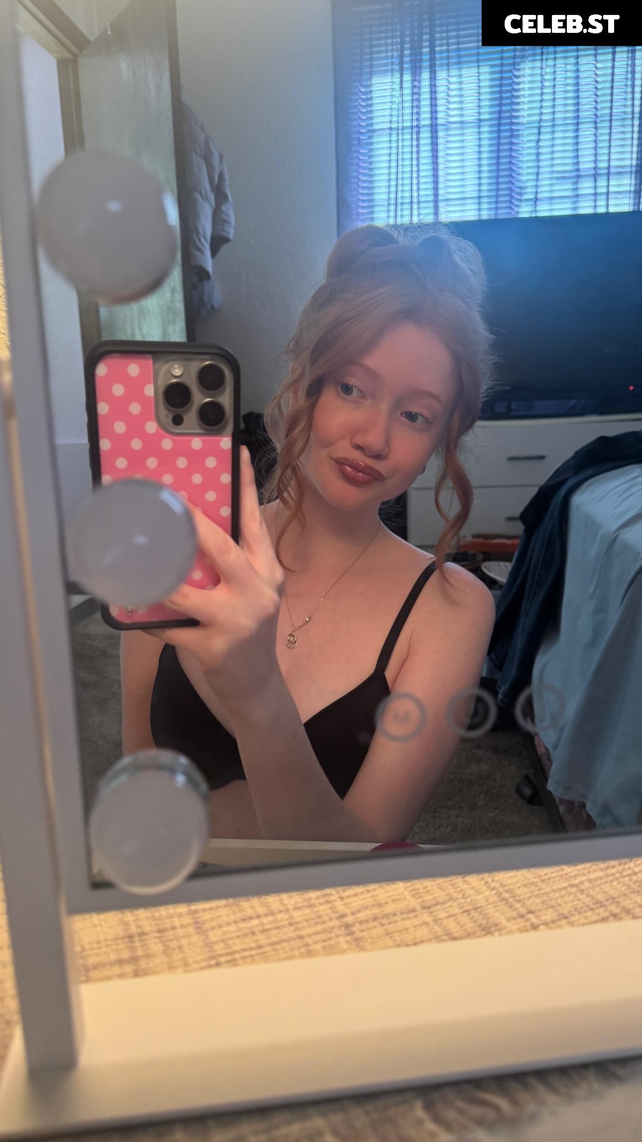 Makenna Kelly / Lifewithmak Image 23805472