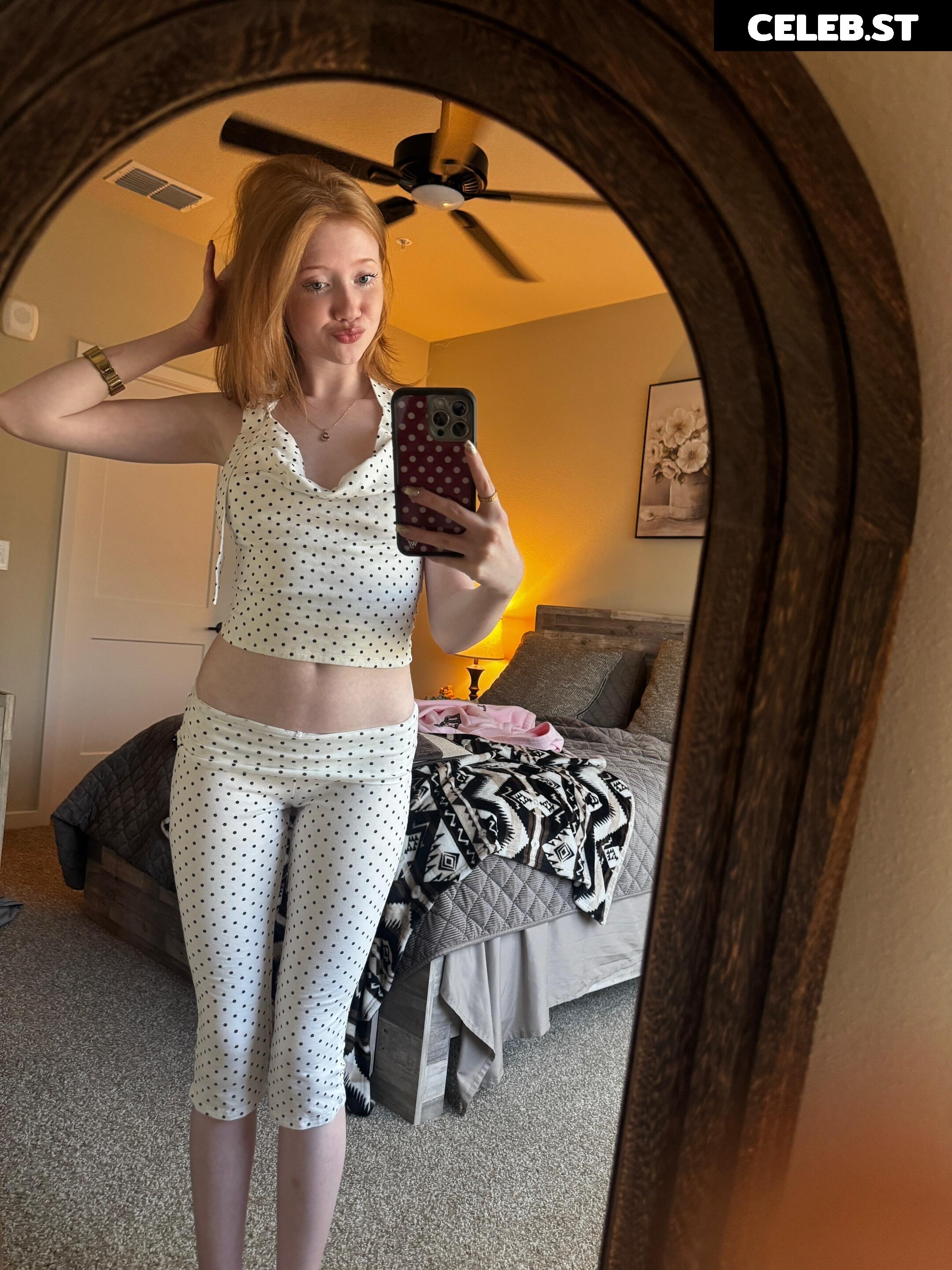 Makenna Kelly / Lifewithmak Image 23805623