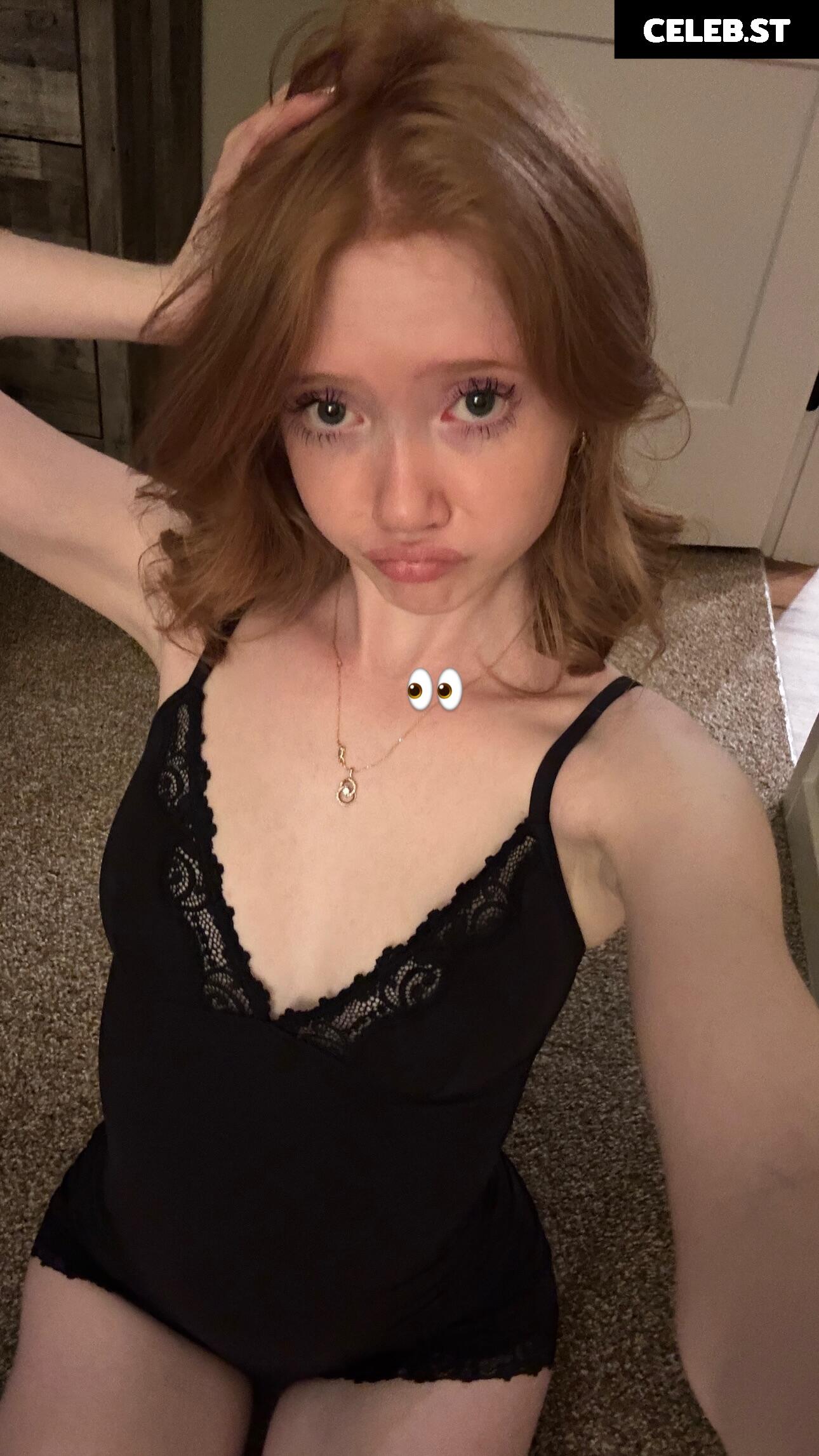 Makenna Kelly / Lifewithmak Image 23805600