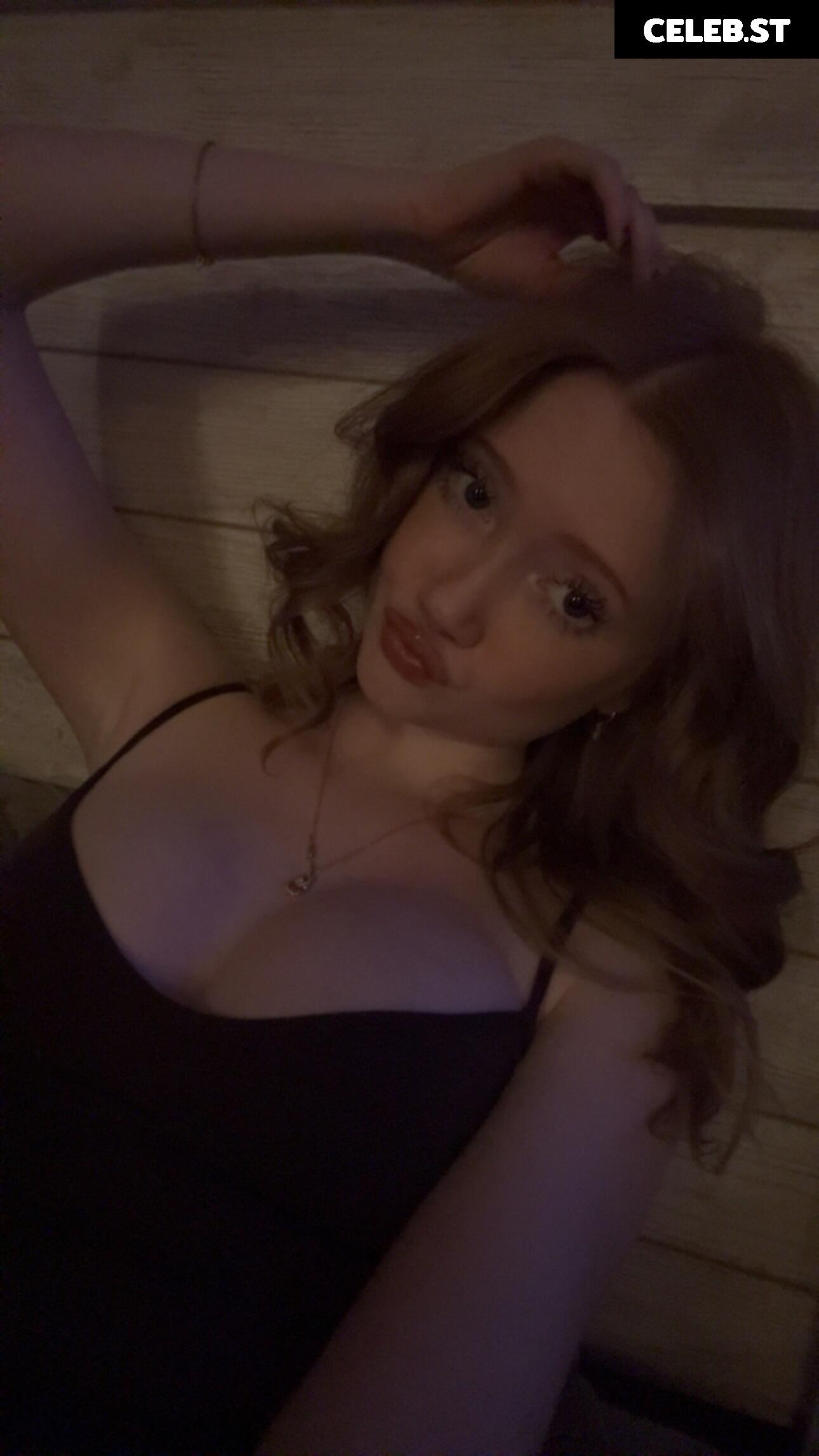 Makenna Kelly / Lifewithmak Image 23805184