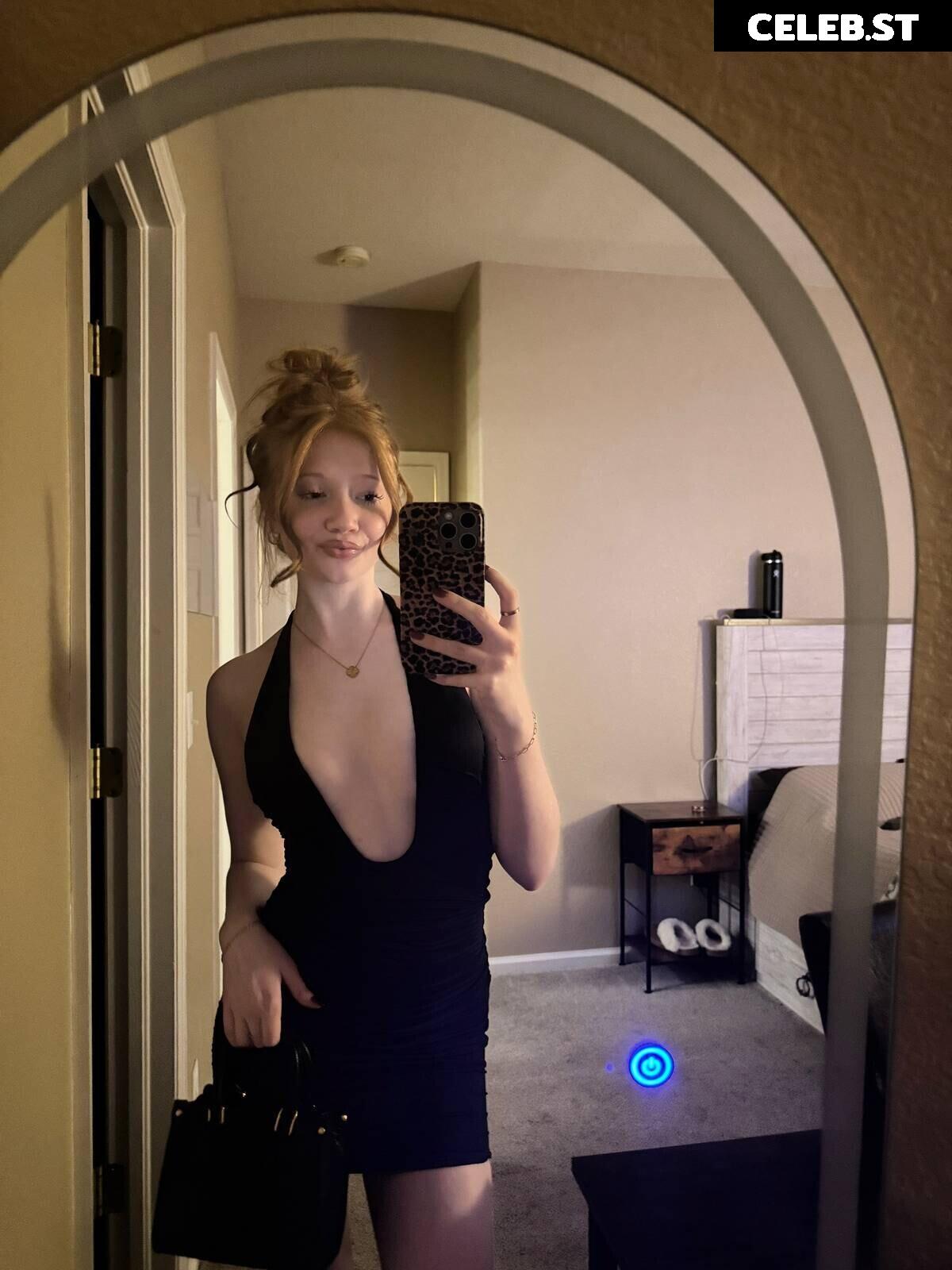 Makenna Kelly / Lifewithmak Image 23805121
