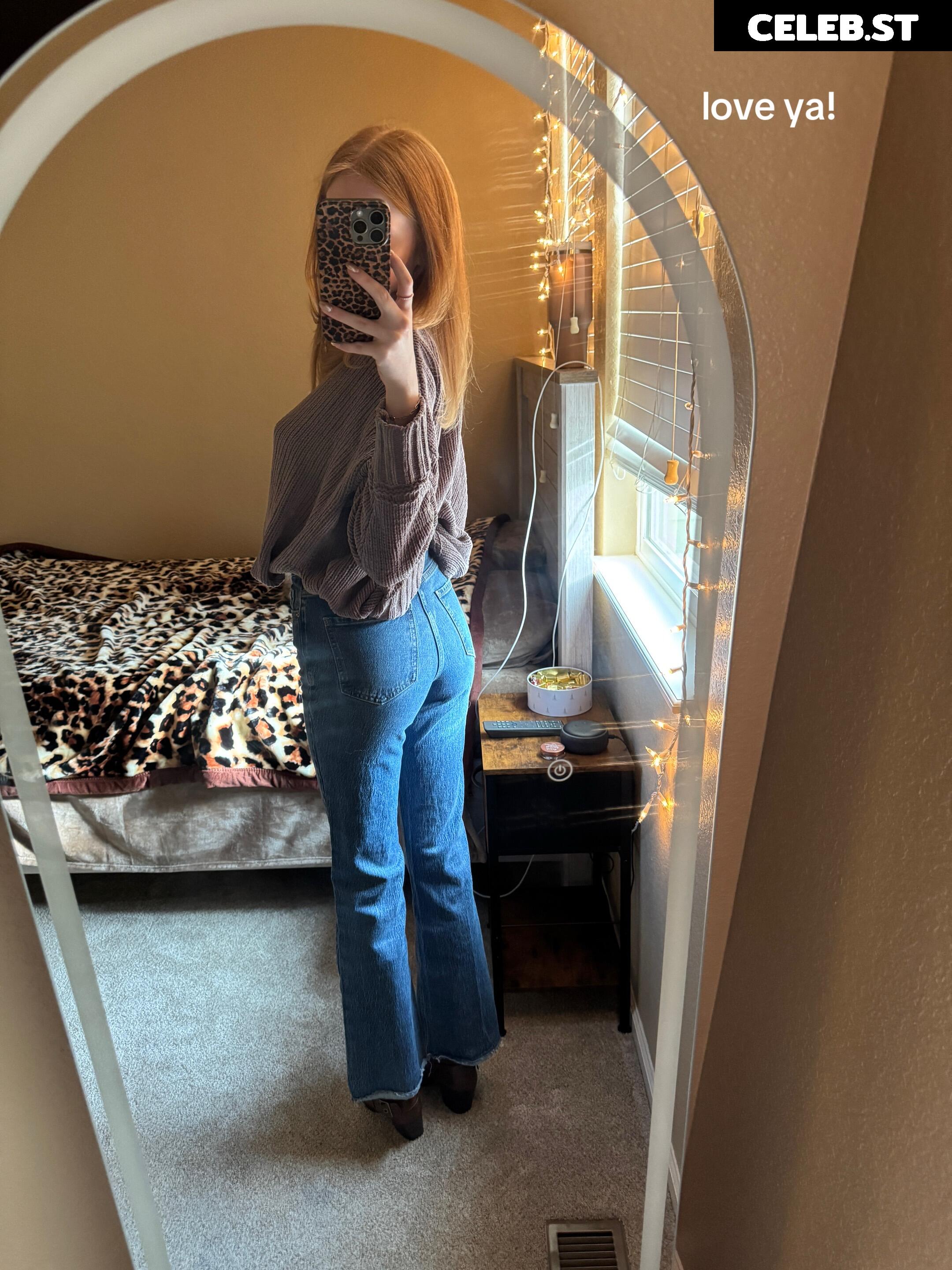 Makenna Kelly / Lifewithmak Image 23805125