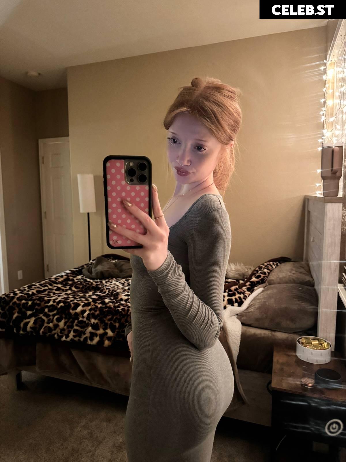 Makenna Kelly / Lifewithmak Image 23805128