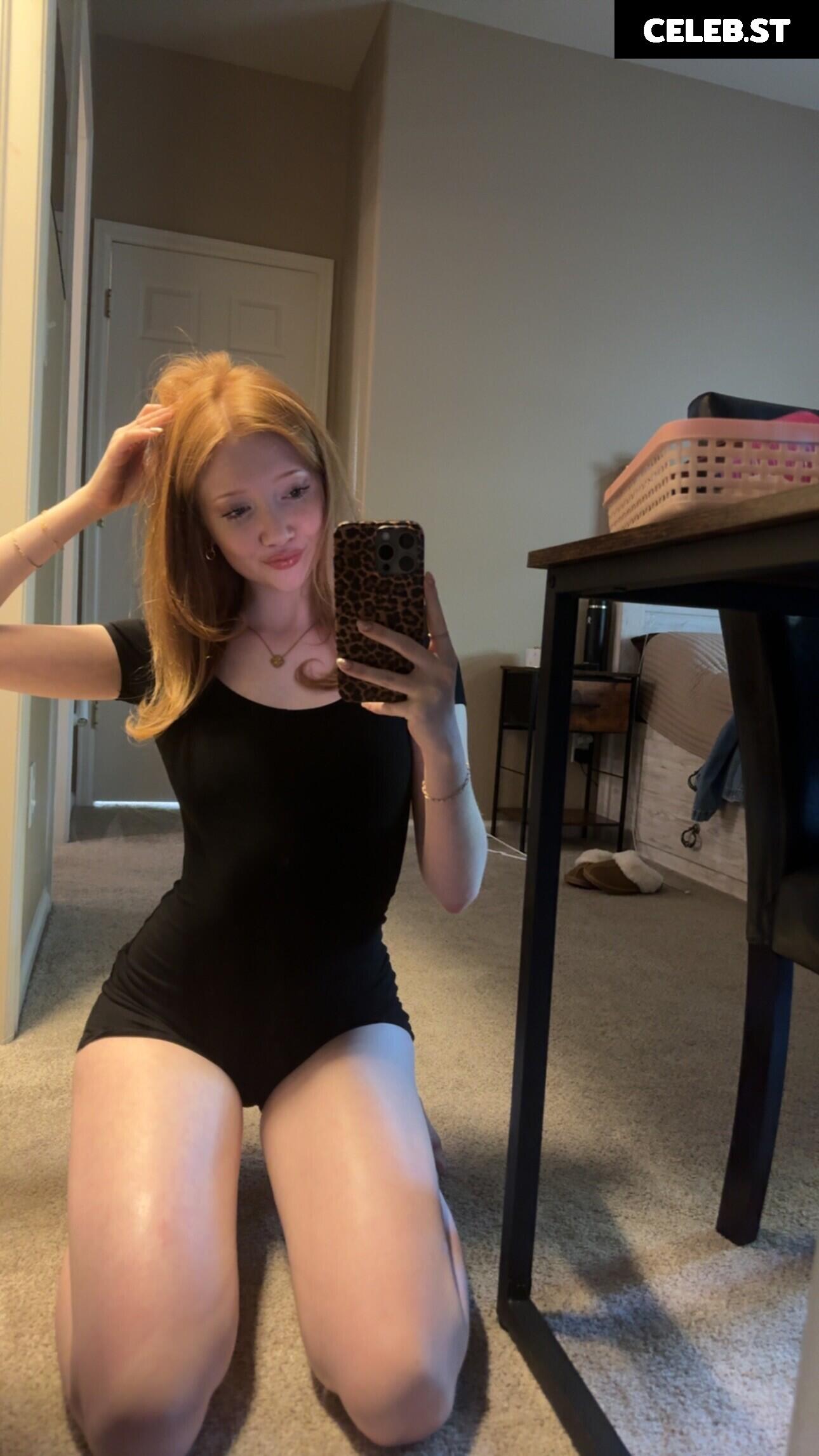 Makenna Kelly / Lifewithmak Image 23805110
