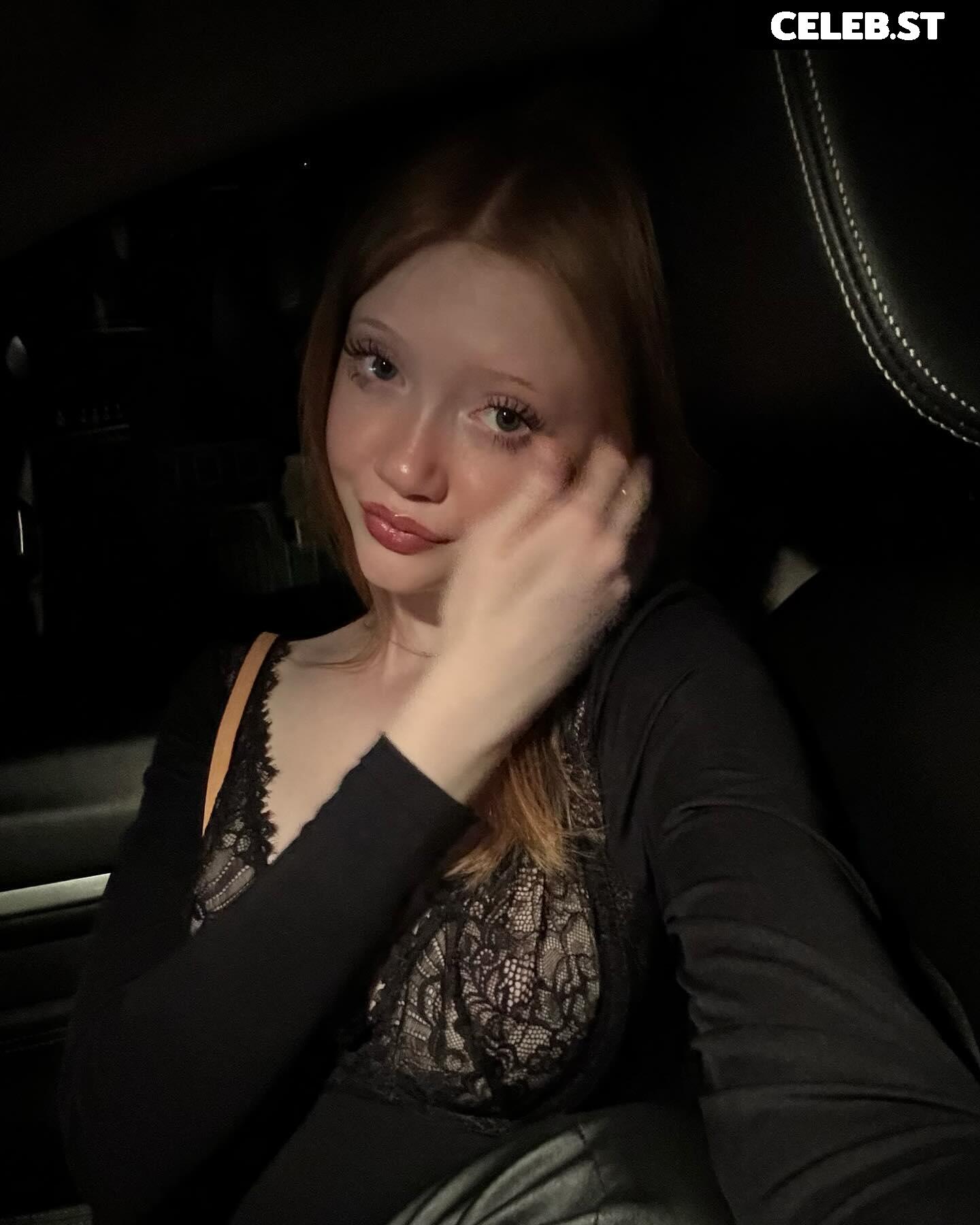 Makenna Kelly / Lifewithmak Image 23805117