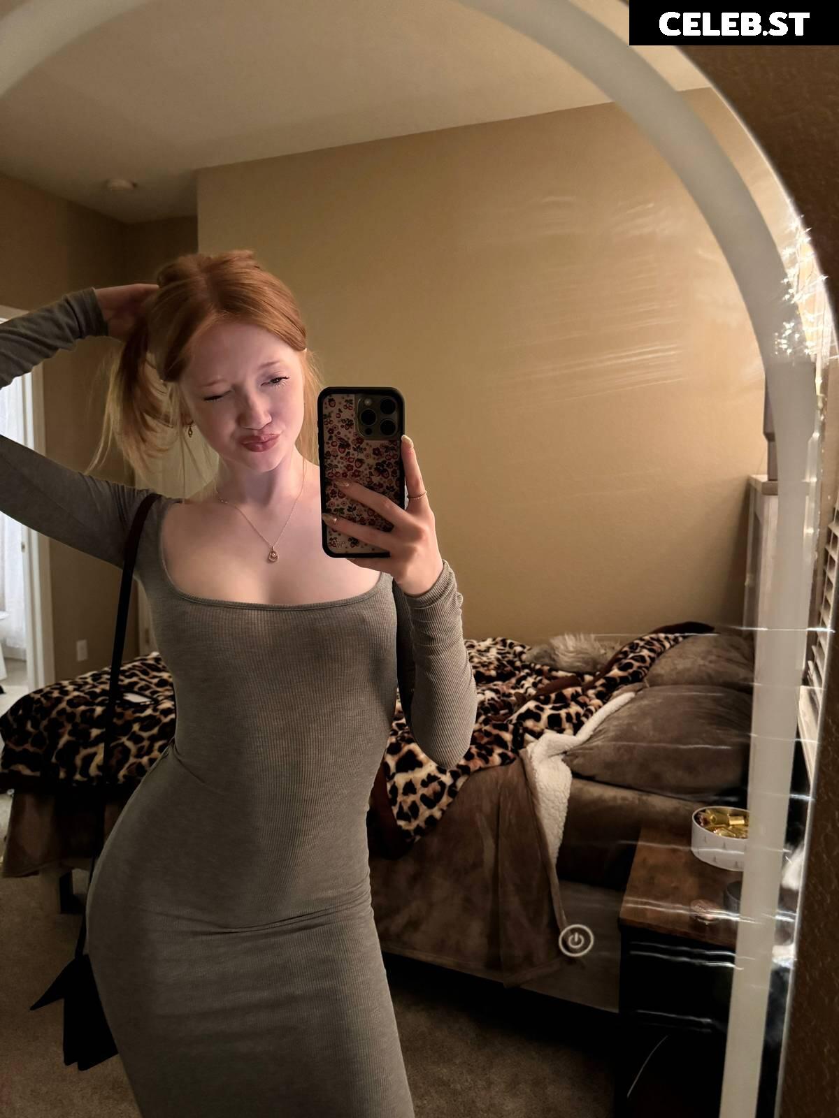 Makenna Kelly / Lifewithmak Image 23805133