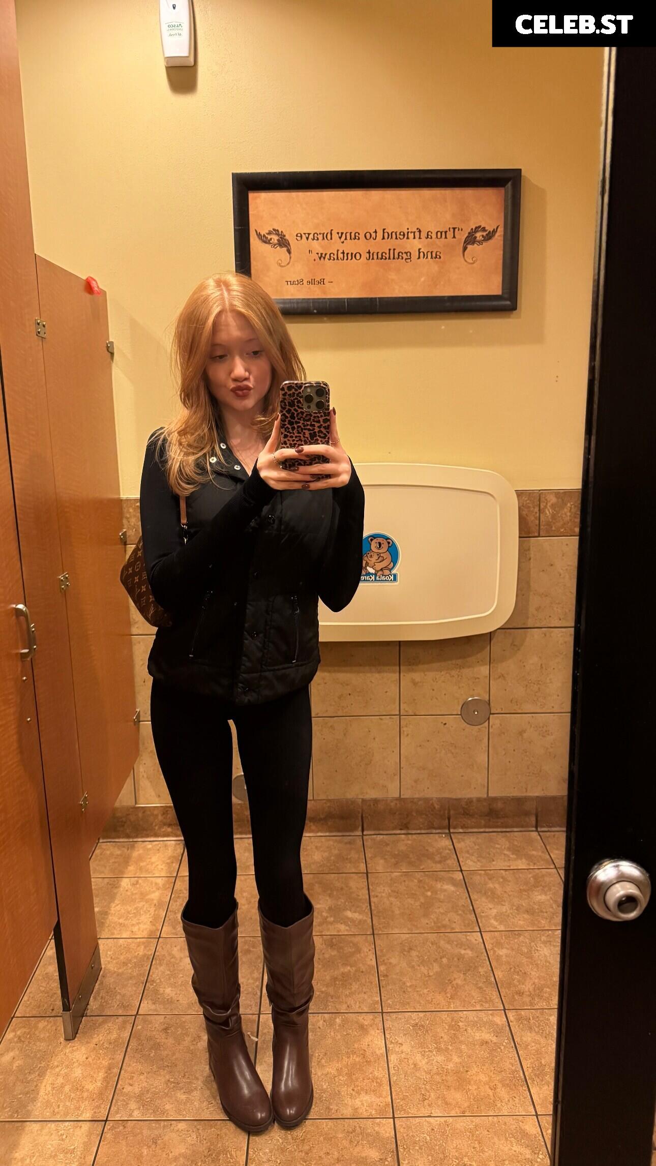 Makenna Kelly / Lifewithmak Image 23805150