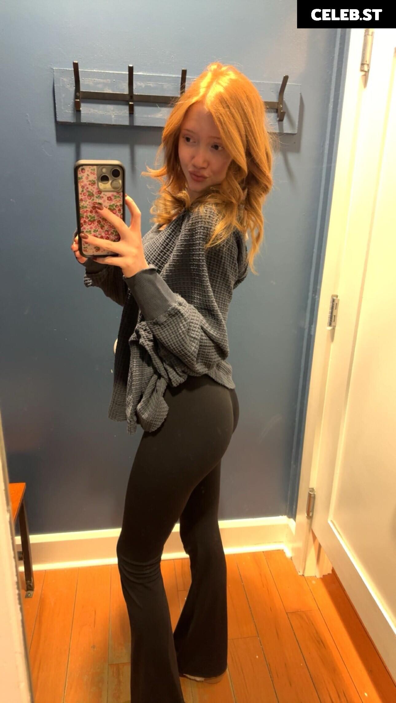 Makenna Kelly / Lifewithmak Image 23805155