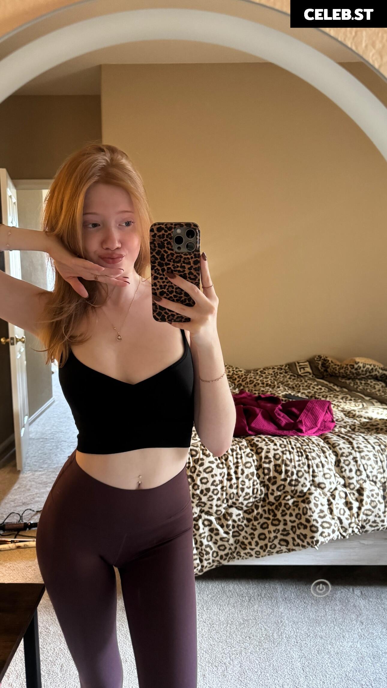 Makenna Kelly / Lifewithmak Image 23805148