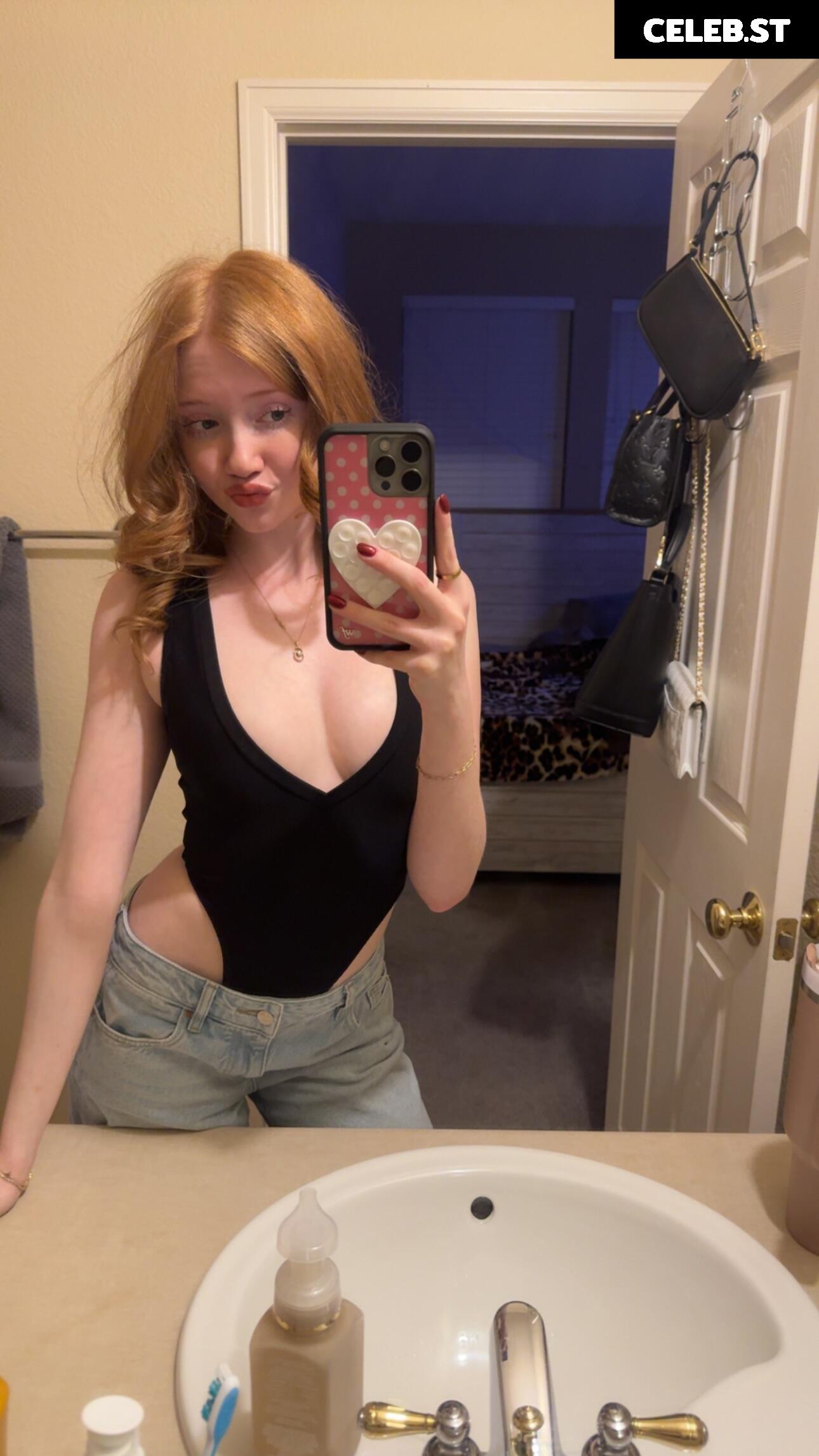 Makenna Kelly / Lifewithmak Image 23805175