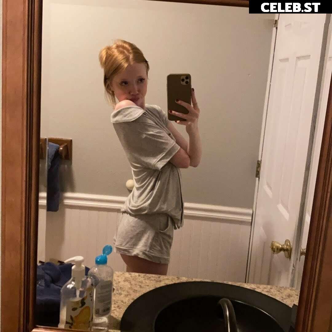 Makenna Kelly / Lifewithmak Image 23805023