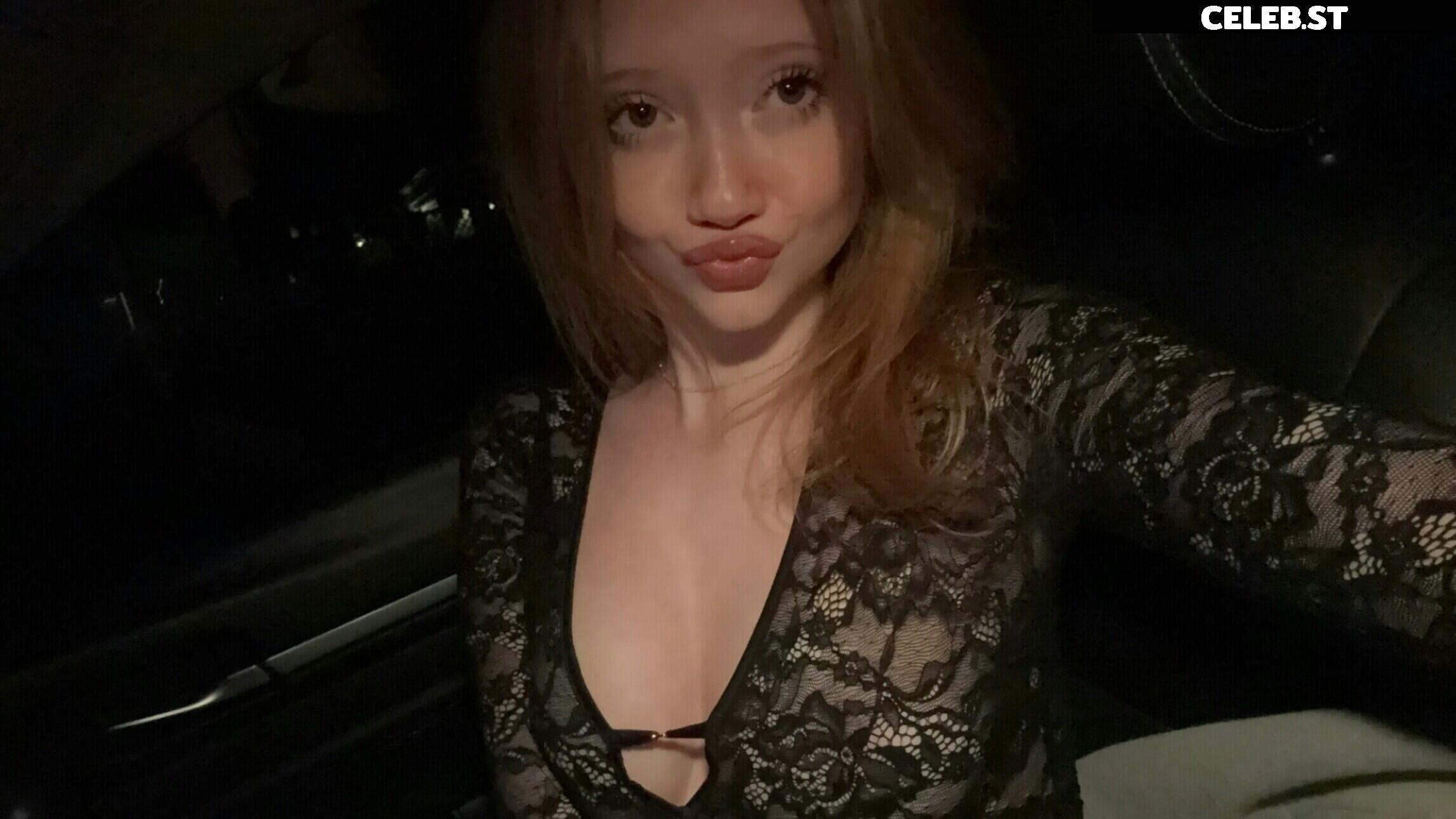 Makenna Kelly / Lifewithmak Image 23805041