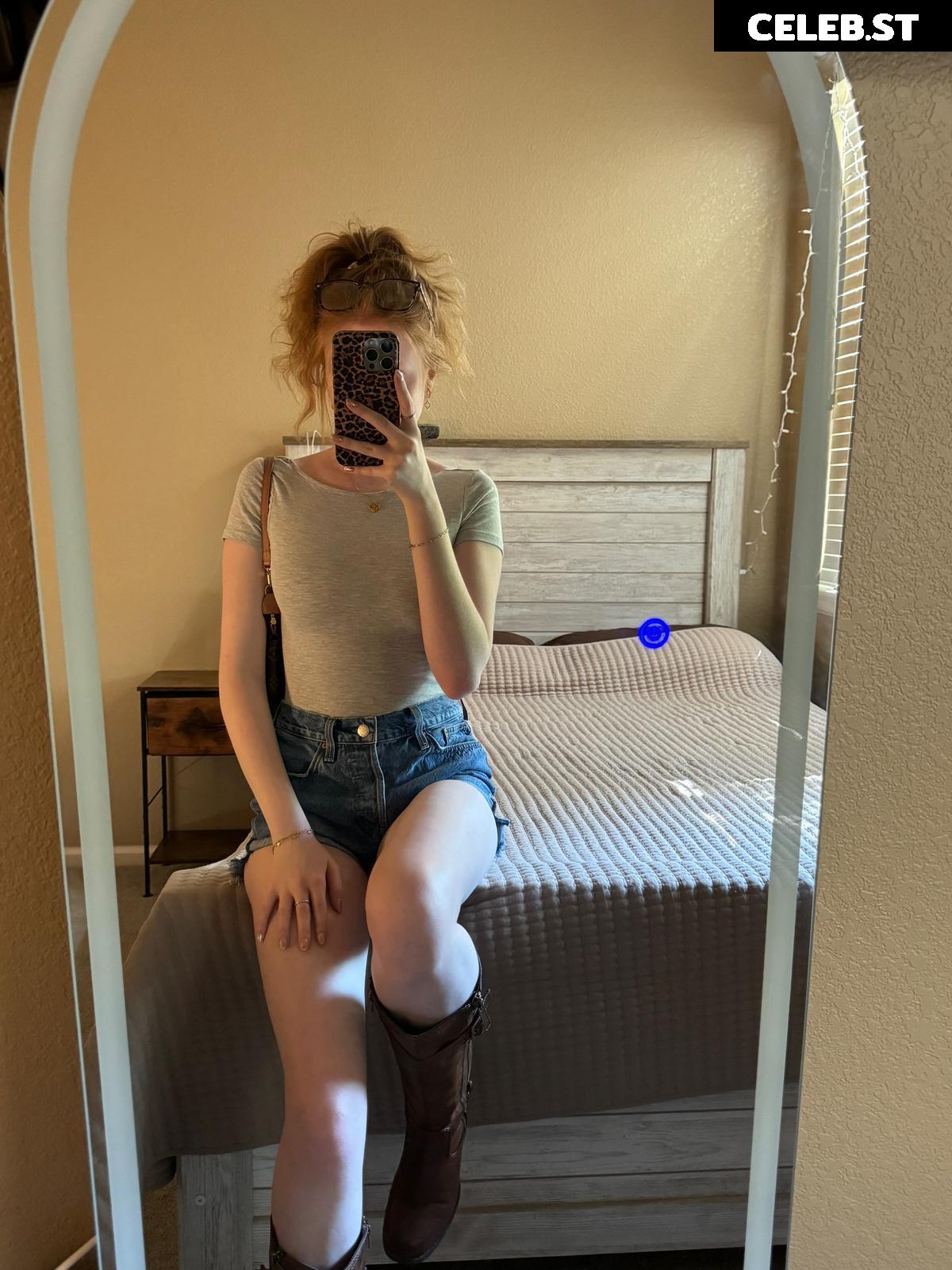 Makenna Kelly / Lifewithmak Image 23805073