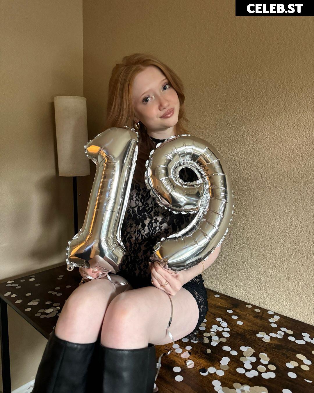 Makenna Kelly / Lifewithmak Image 23805070