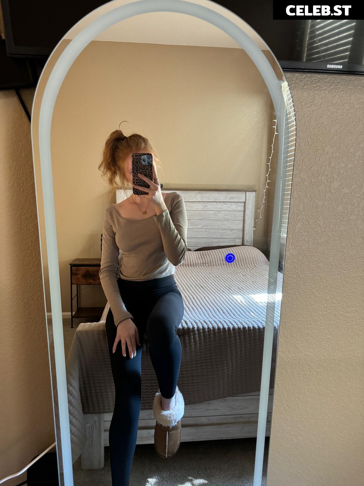 Makenna Kelly / Lifewithmak Image 23805077